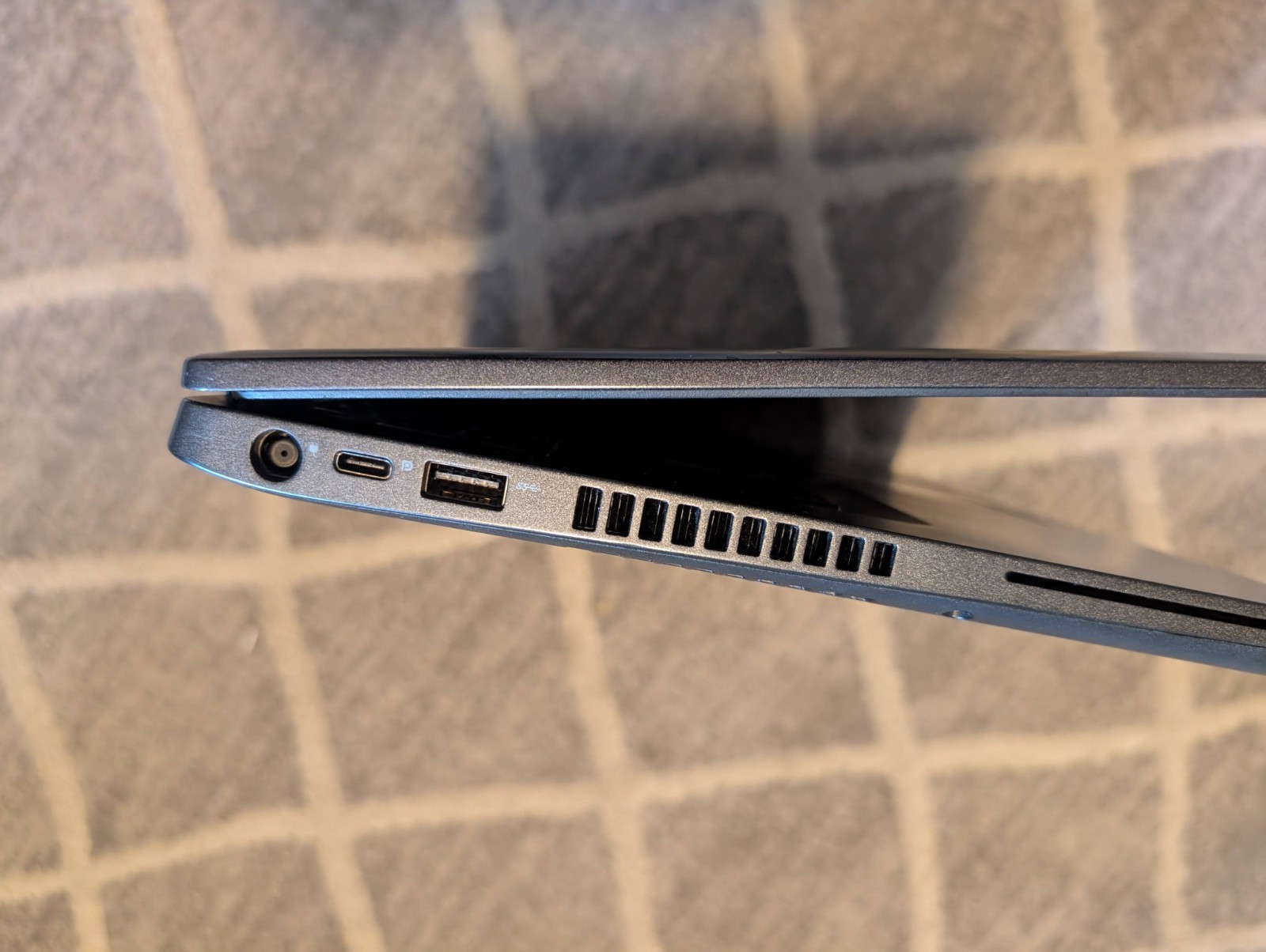Dell Latitude 5400 14″ (256 GB SSD, Intel Core i5-8365U, 8GB RAM) UNTESTED