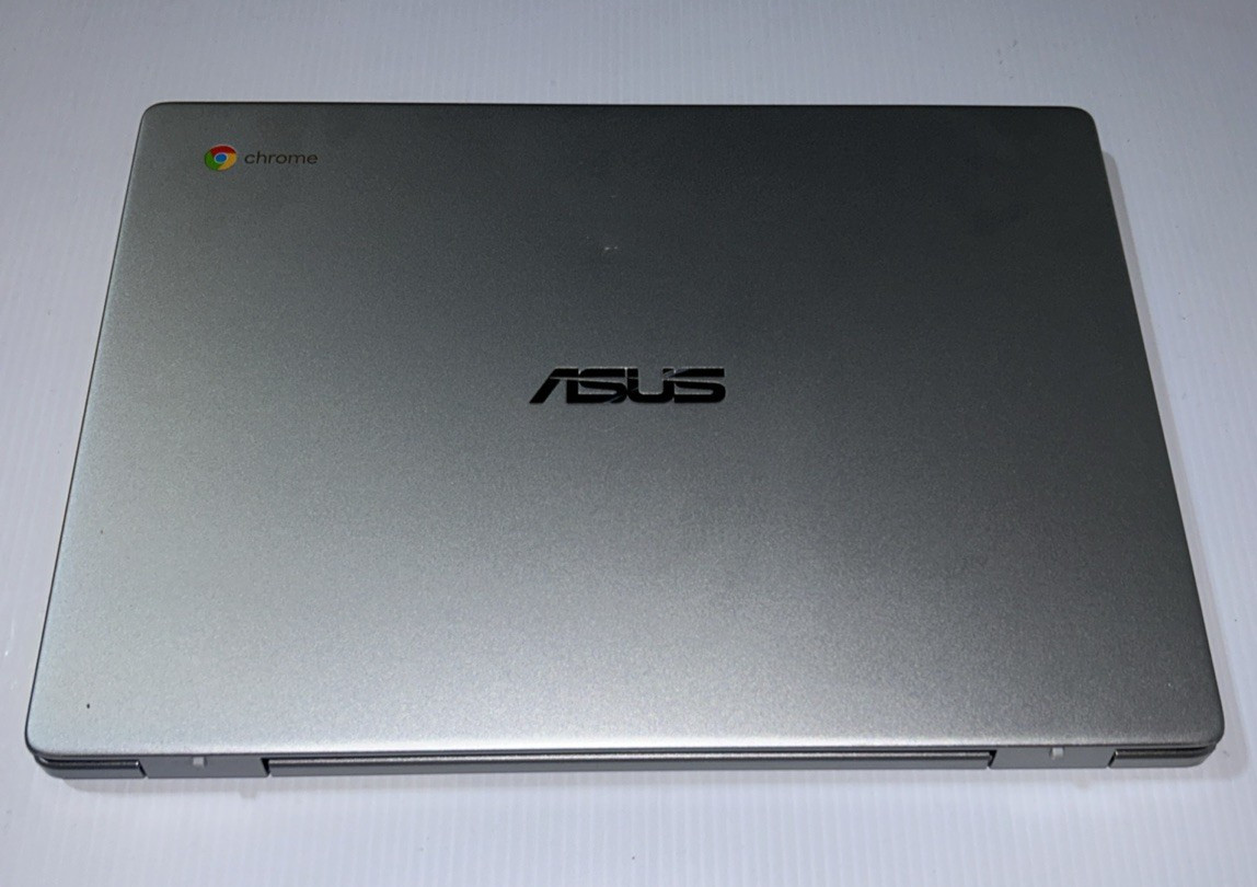 Asus Chromebook C423NA-BCLN5 14″ Intel Celeron N3350 @1.1 GHz 4GB RAM 32GB eMMC
