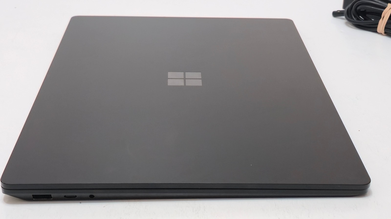 Surface Laptop 5 15″ (1979) Core i7-1265U , 16 GB RAM, 512GB SSD Touchscreen