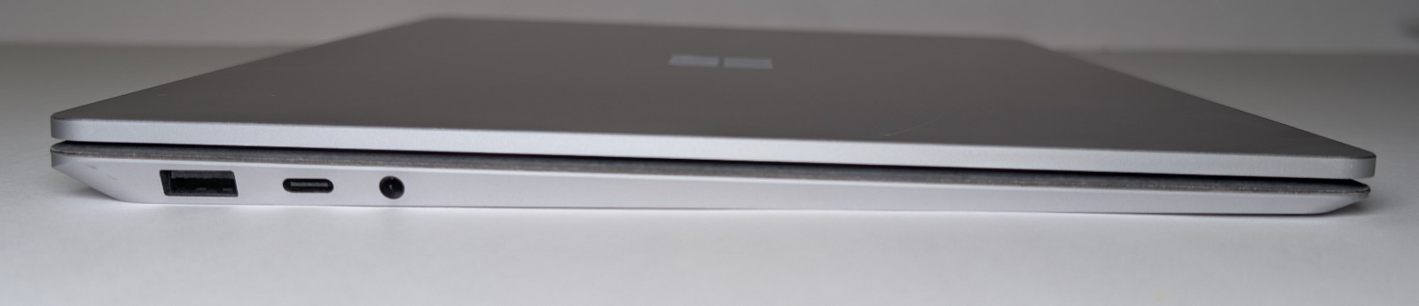 Microsoft Surface Laptop 4 1958 Ryzen 5/8GB-256GB SSD/Radeon Graphics Win11~957~