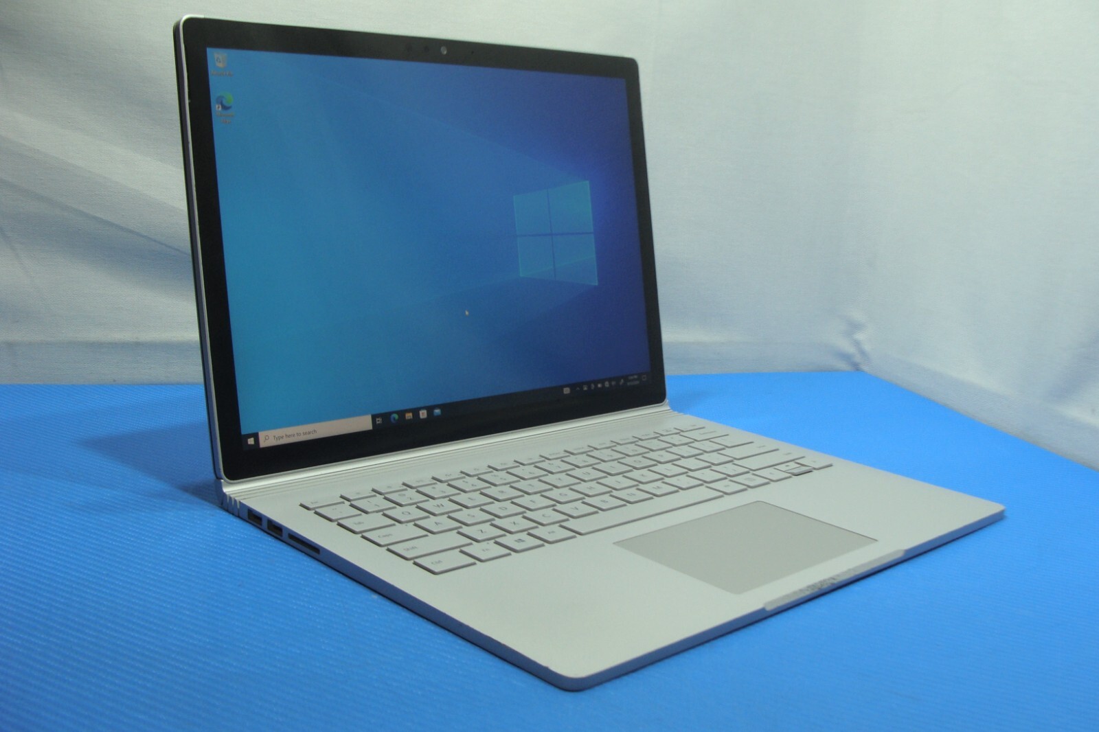 Microsoft Surface Book 2 1832 13.5″TOUCH i5-7300U 2.6GHz 8GB 256GB +Charger