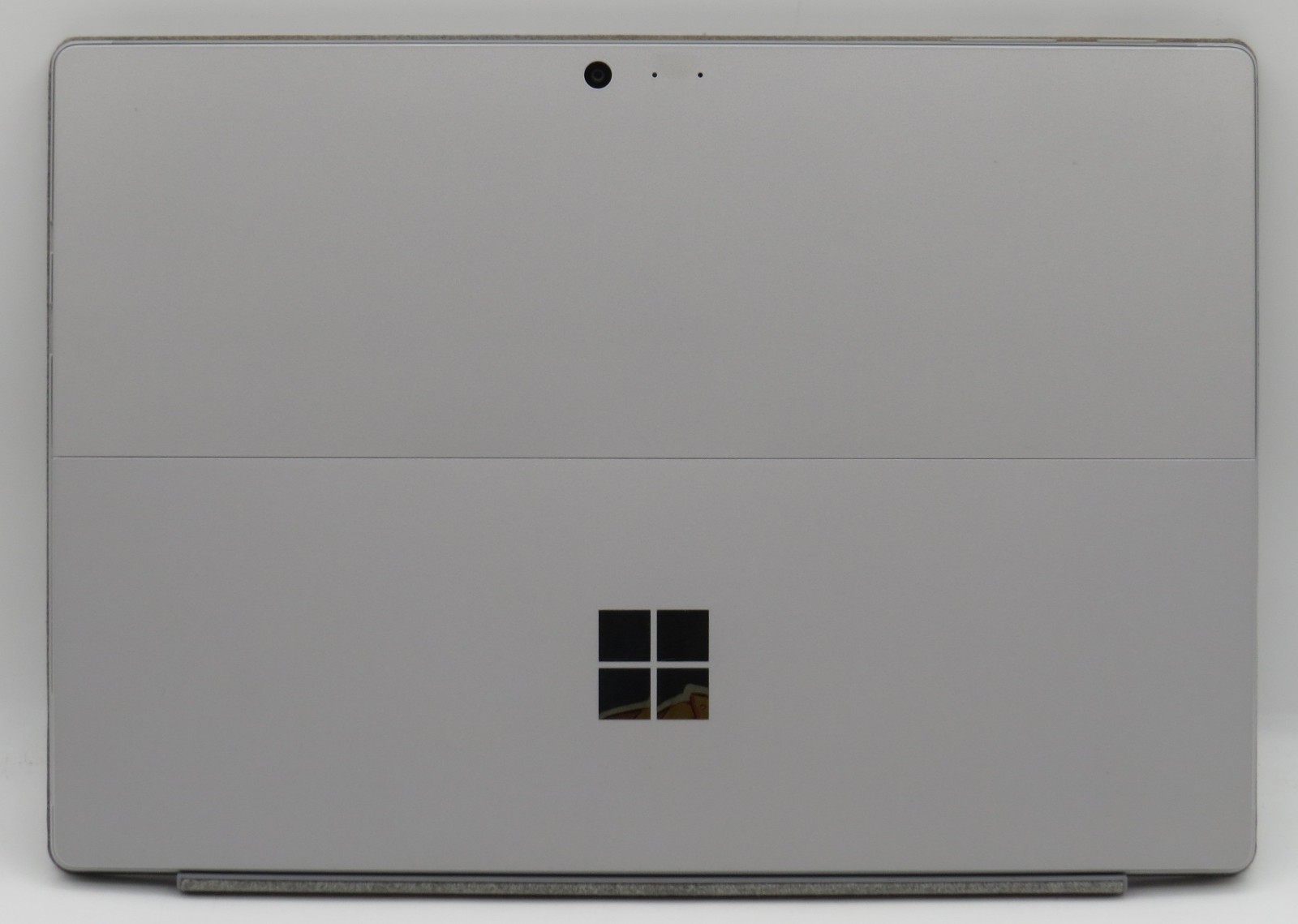 Surface Pro 5 i5-7300U @ 2.6GHz 8GB DDR3 12″ Touch 256GB HD No OS/AC