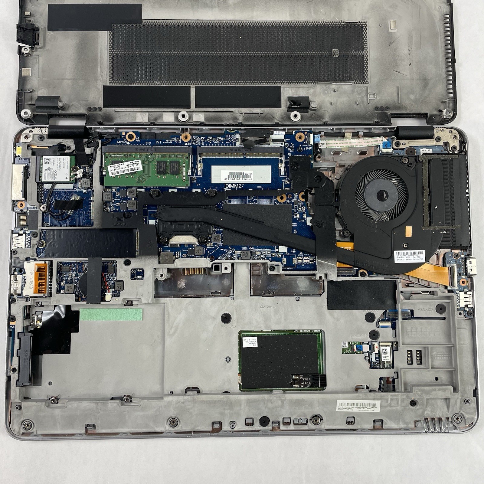 HP EliteBook 850 G3 15.6″ i5-6200U 2.30 GHz 8 GB RAM No SSD No OS – Bad Bottom