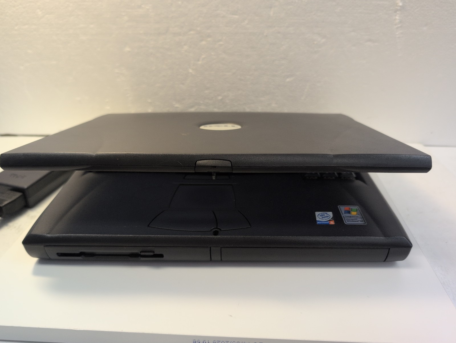 🔥NICE Dell Latitude C840 15″ Laptop Pentium4 2.0GHz /1GB RAM /30GB HDD/WinXP –