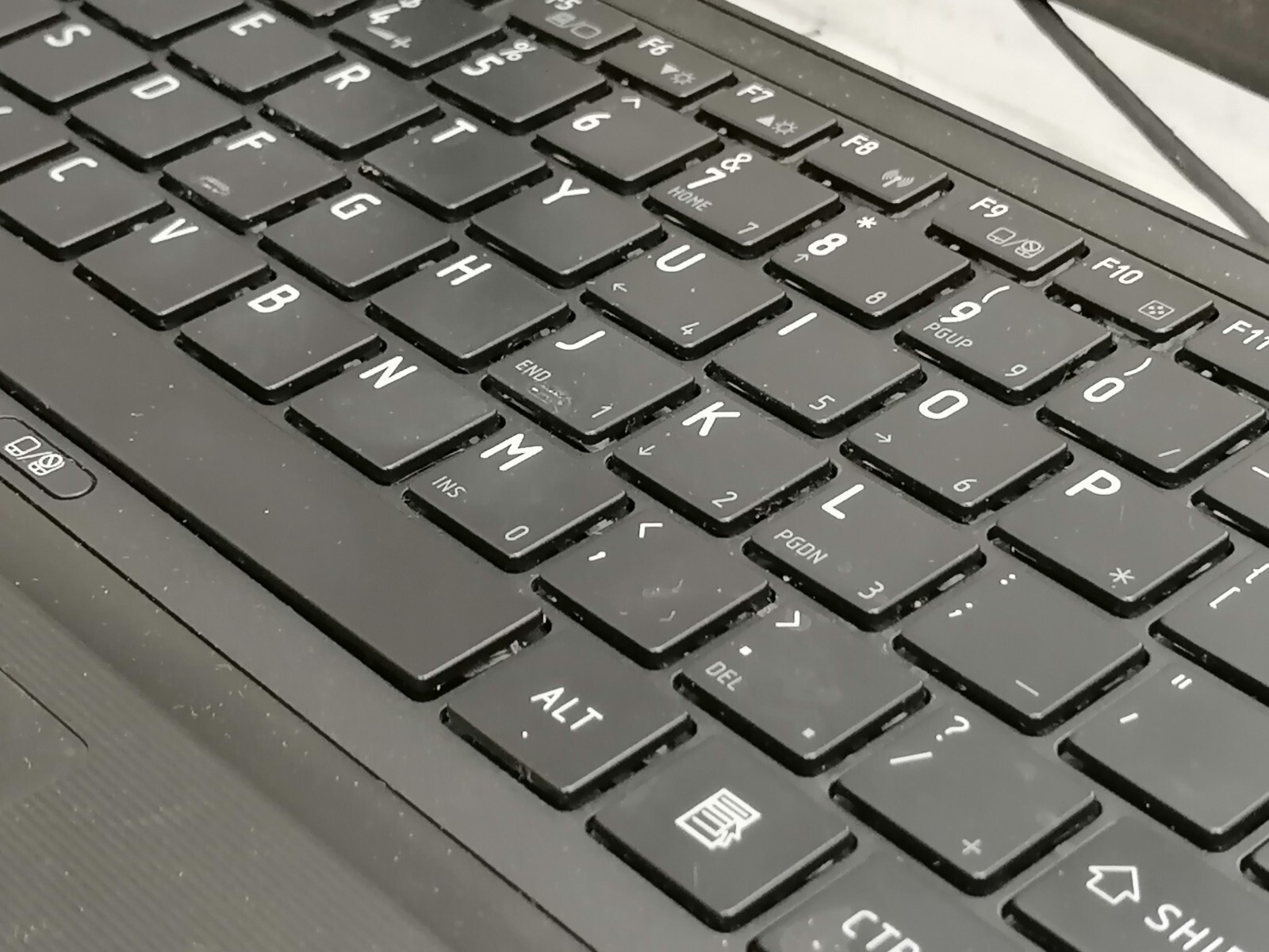 FOR PARTS 14″ Toshiba Satellite R945-P440 (i5-3210M/NO RAM/NO HDD)