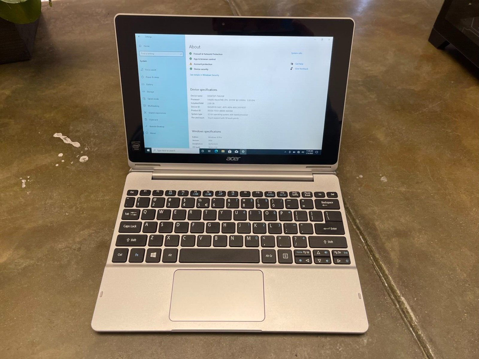 Acer Aspire SW5-012 2-in-1 Multi-Touch Laptop tablet 1.33 GHz 2GB Ram 60GB SSD