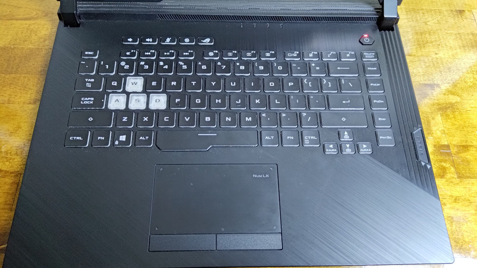 Used Asus ROG Strix Scar III G531GV, intel i7-9750h, 2060 6gb, 15.6″ 240hz/3ms