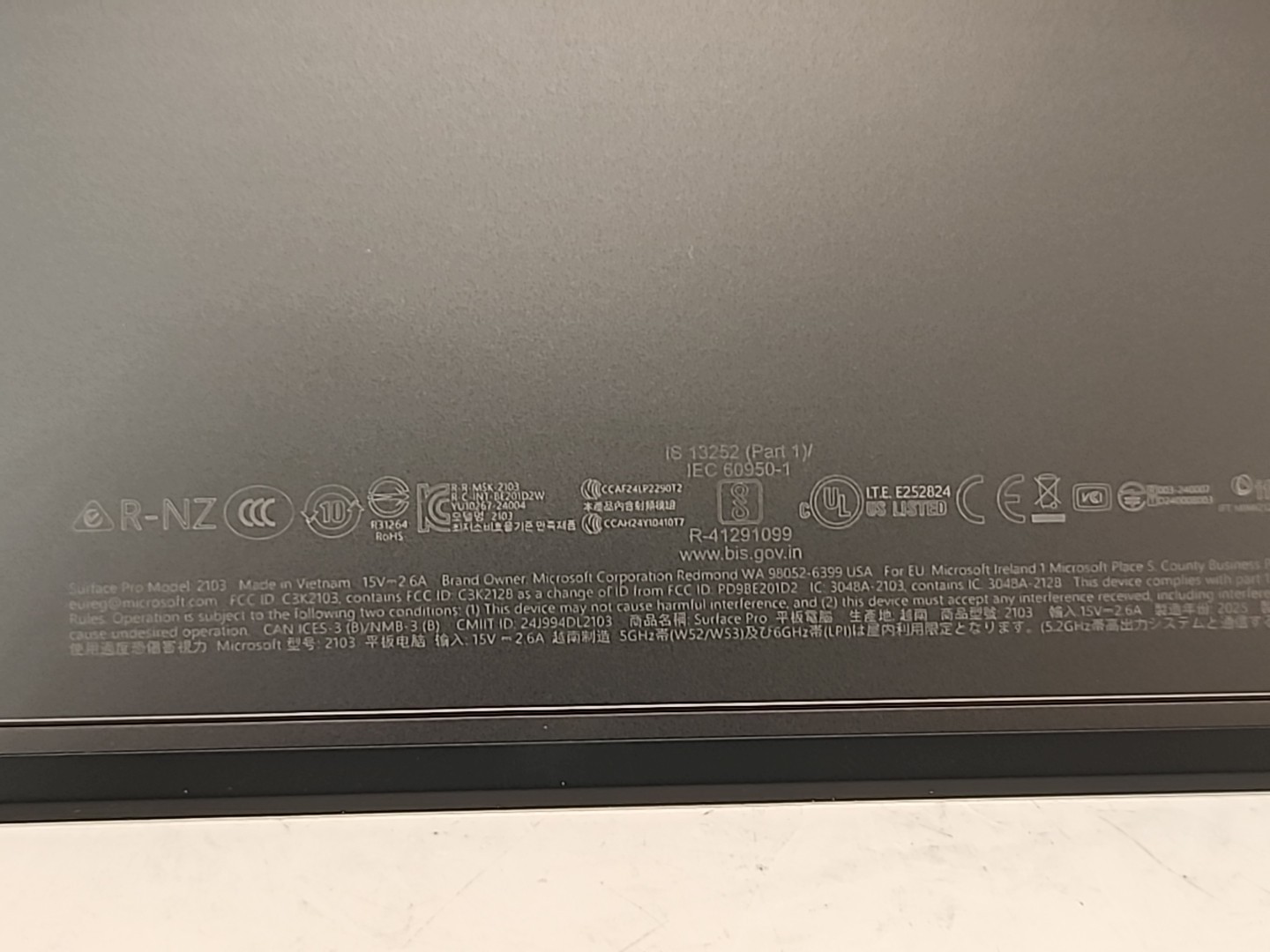 Microsoft Surface Pro 11th 2103 16GB 256GB 13-Inch Display