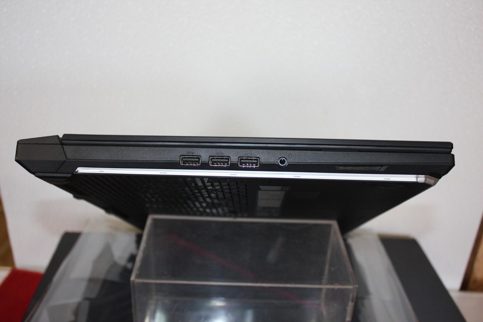 Asus ROG Strix G712LU 1 TB SSD/16GB Geforce GTX1660 Ti Intel Core i7-10750H