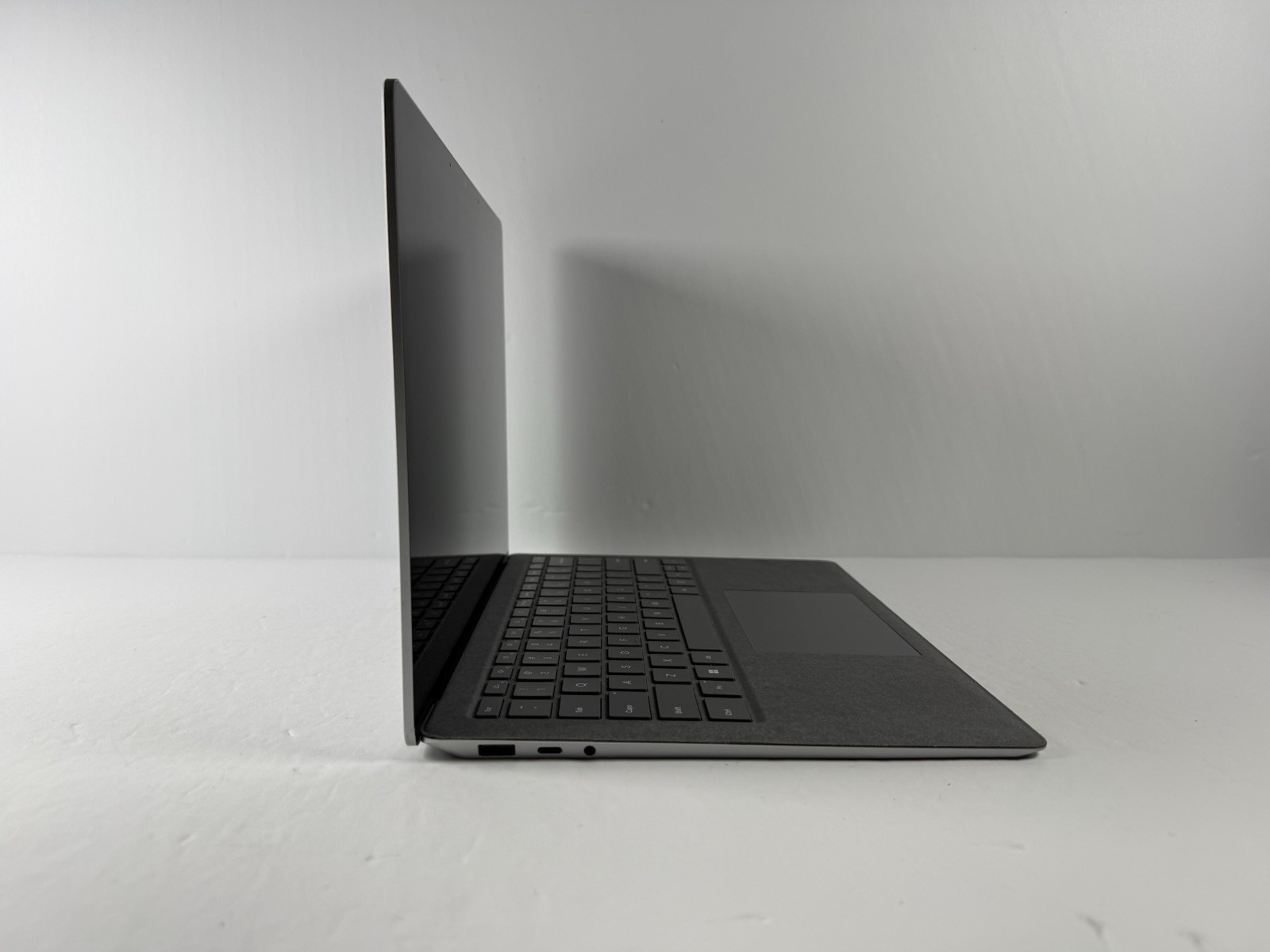 Microsoft Surface Laptop 5 13.5” 1950 Intel Core i7-1265U 16GB RAM 512GB NVME