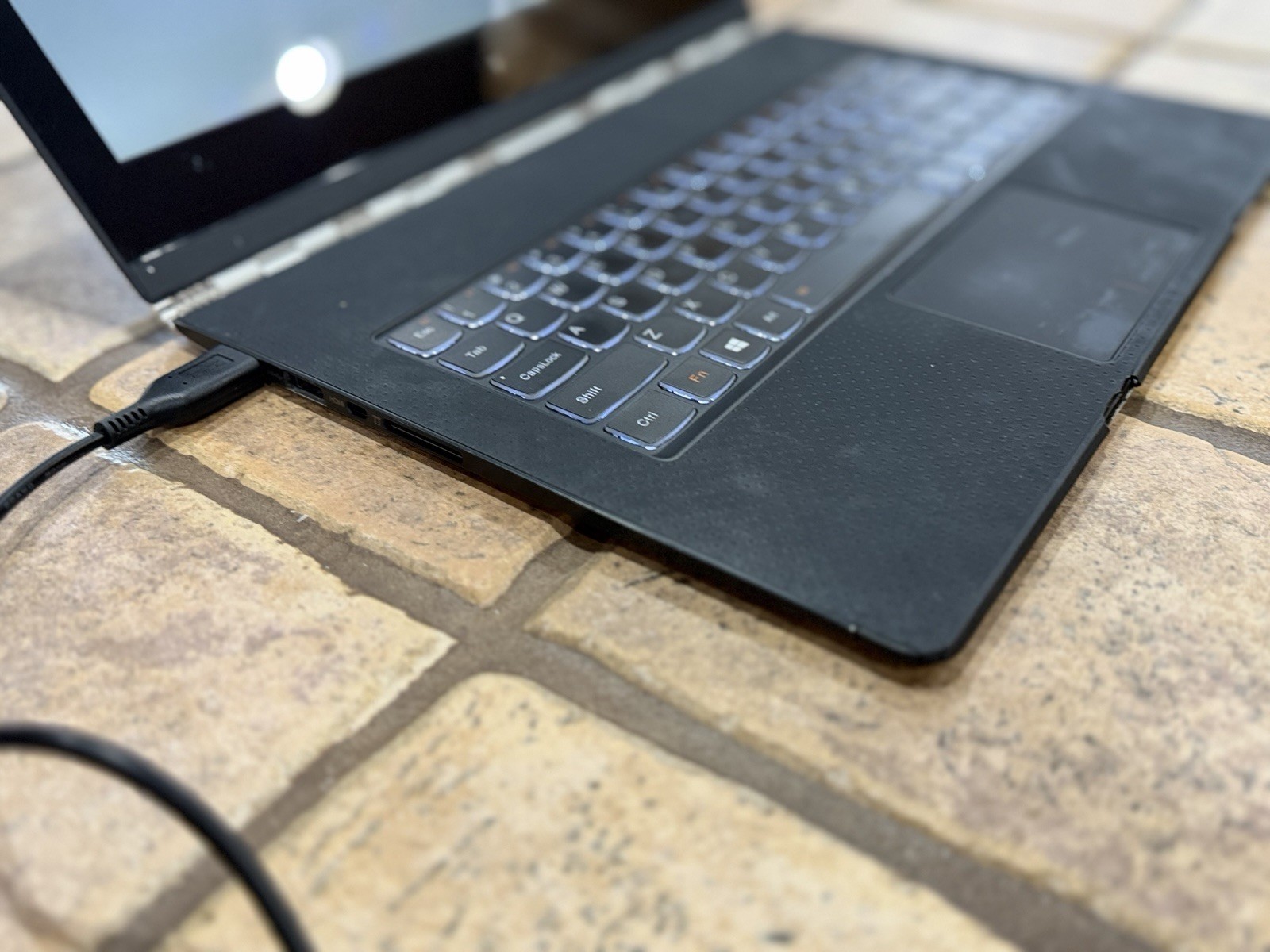 Lenovo Yoga 3 Pro-1370 Touchscreen Intel Core M-5Y71 8GB RAM – Boots to BIOS