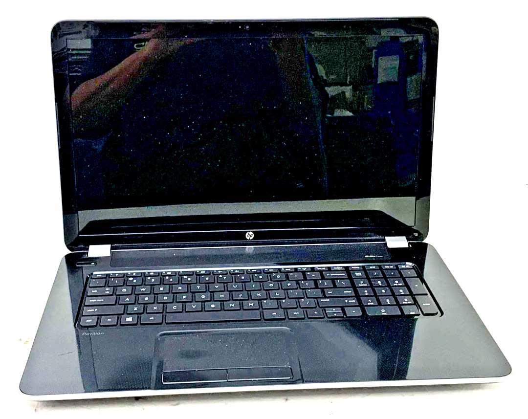 HP Pavilion 17 AMD A8-5550M 2100MHz 6Gb RAM 320GB HDD WIN 11 & AC Works/Looks OK