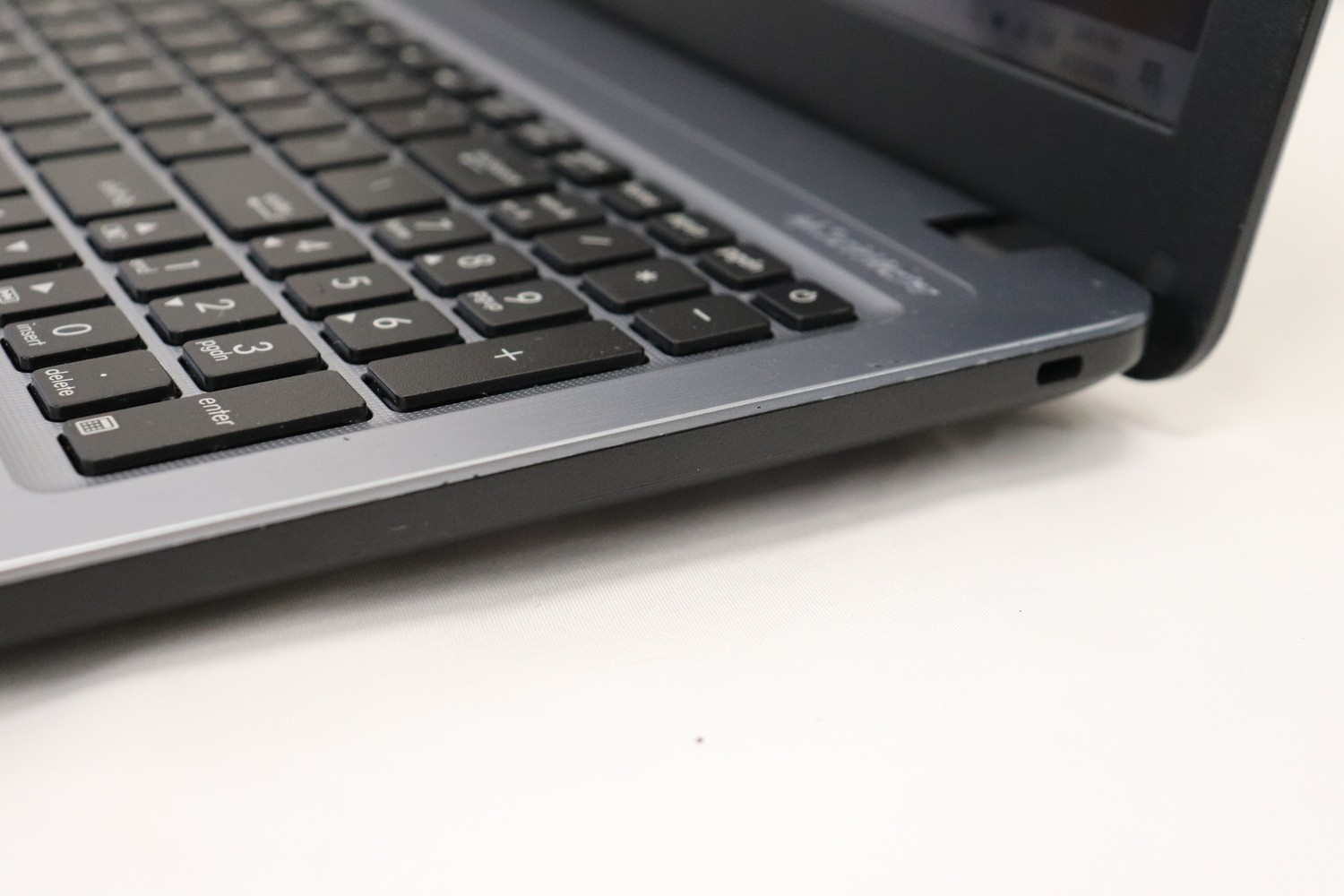 ASUS X540B-RB94 A9-9425 8GB 1TB HDD 15.6 Laptop W10
