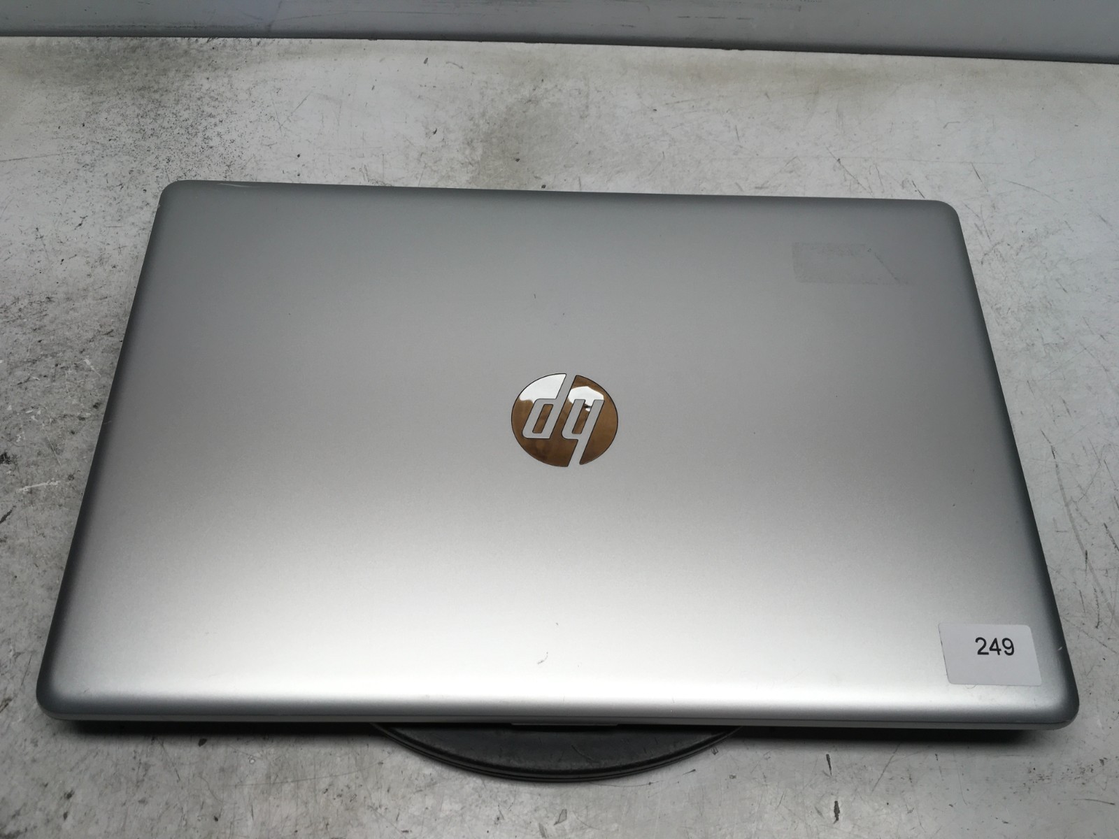 HP 17-CA1 AMD Ryzen 3 3200U 2600MHz 4 GB NO HDD