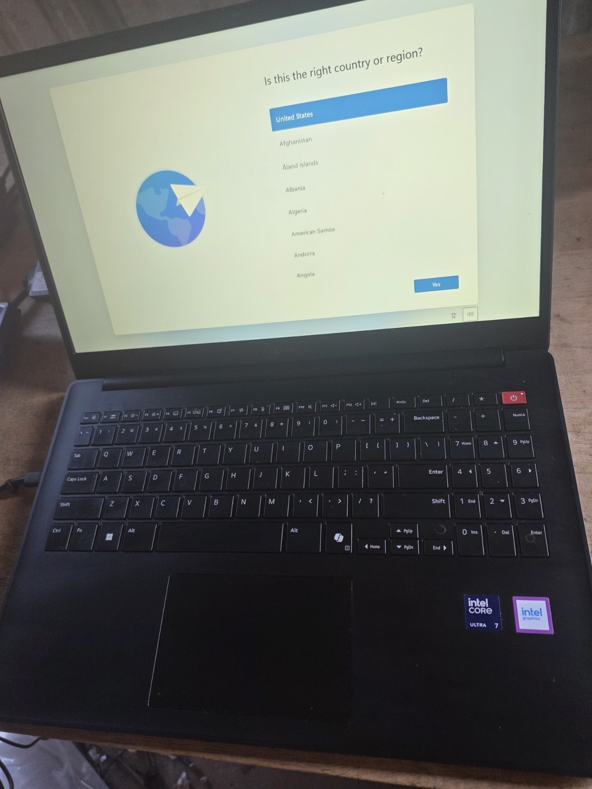 LG gram Book 15.6″ Ultra 7 16GB RAM Laptop Notebook 15U55T-H.AAB4U1