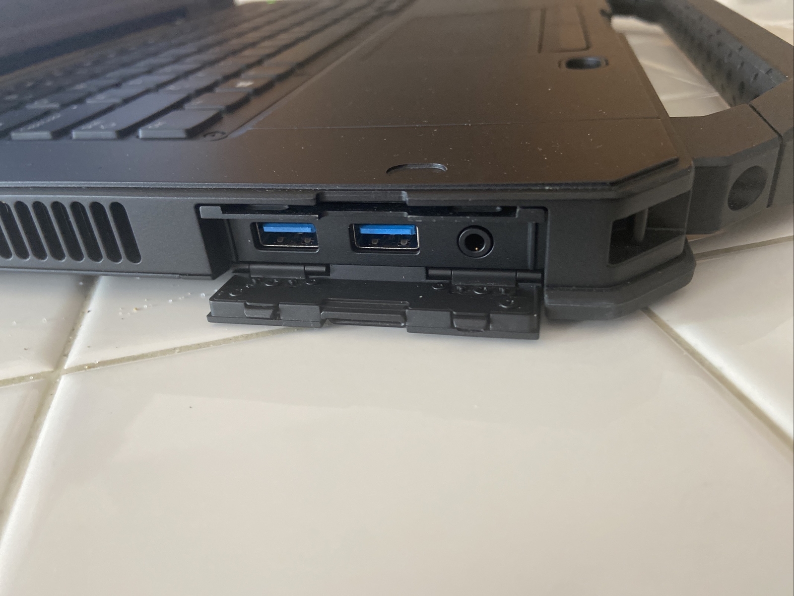 Dell Rugged 5420 Latitude i5 1TB SSD 16GB Touch Screen Toughbook RGB Keys 11 USA