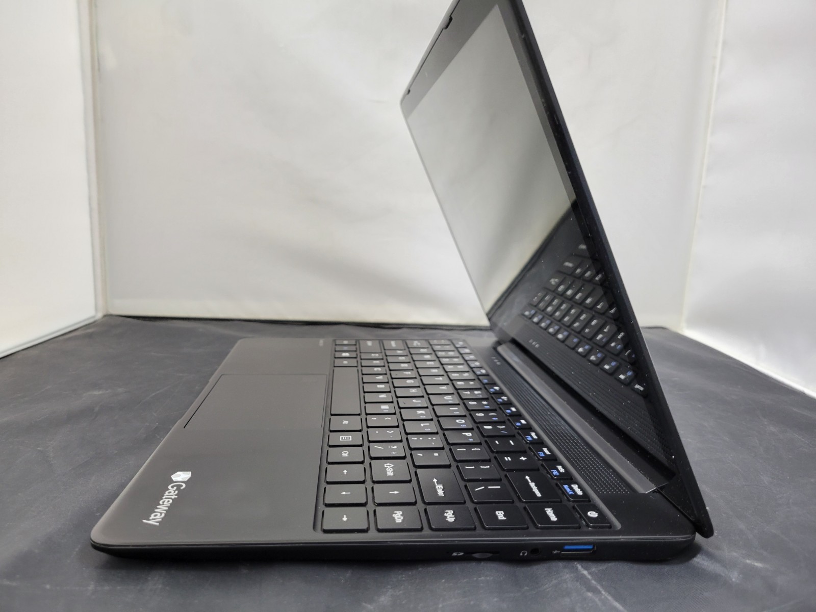Gateway Notebook Ultra Slim 14.1″ IPS FHD, AMD Ryzen 3-3200U 8GB RAM, 512GB