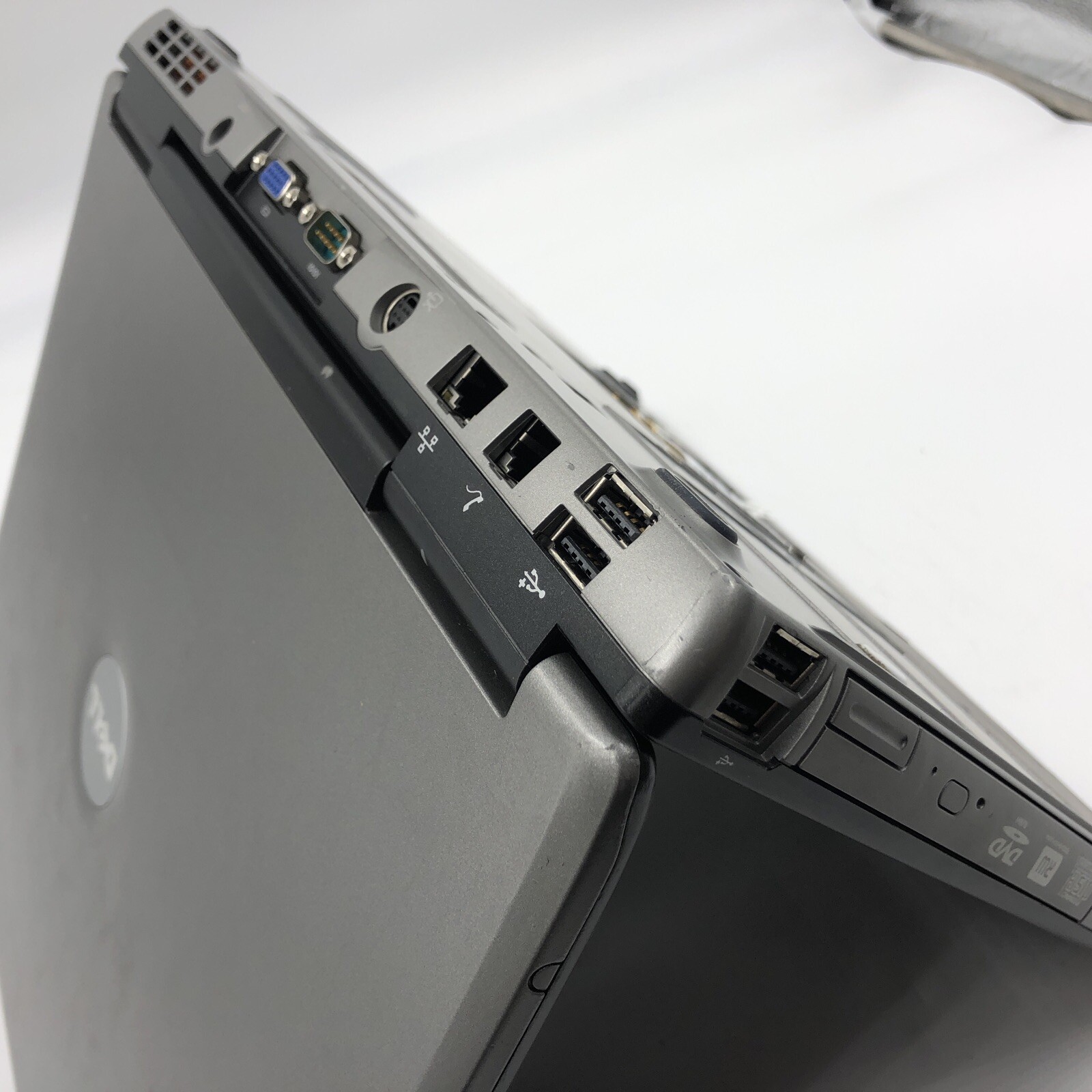 Dell Latitude D520 Laptop Intel Core 2 Duo 1.66 1GB NO HDD/OS Bad Battery (PART)