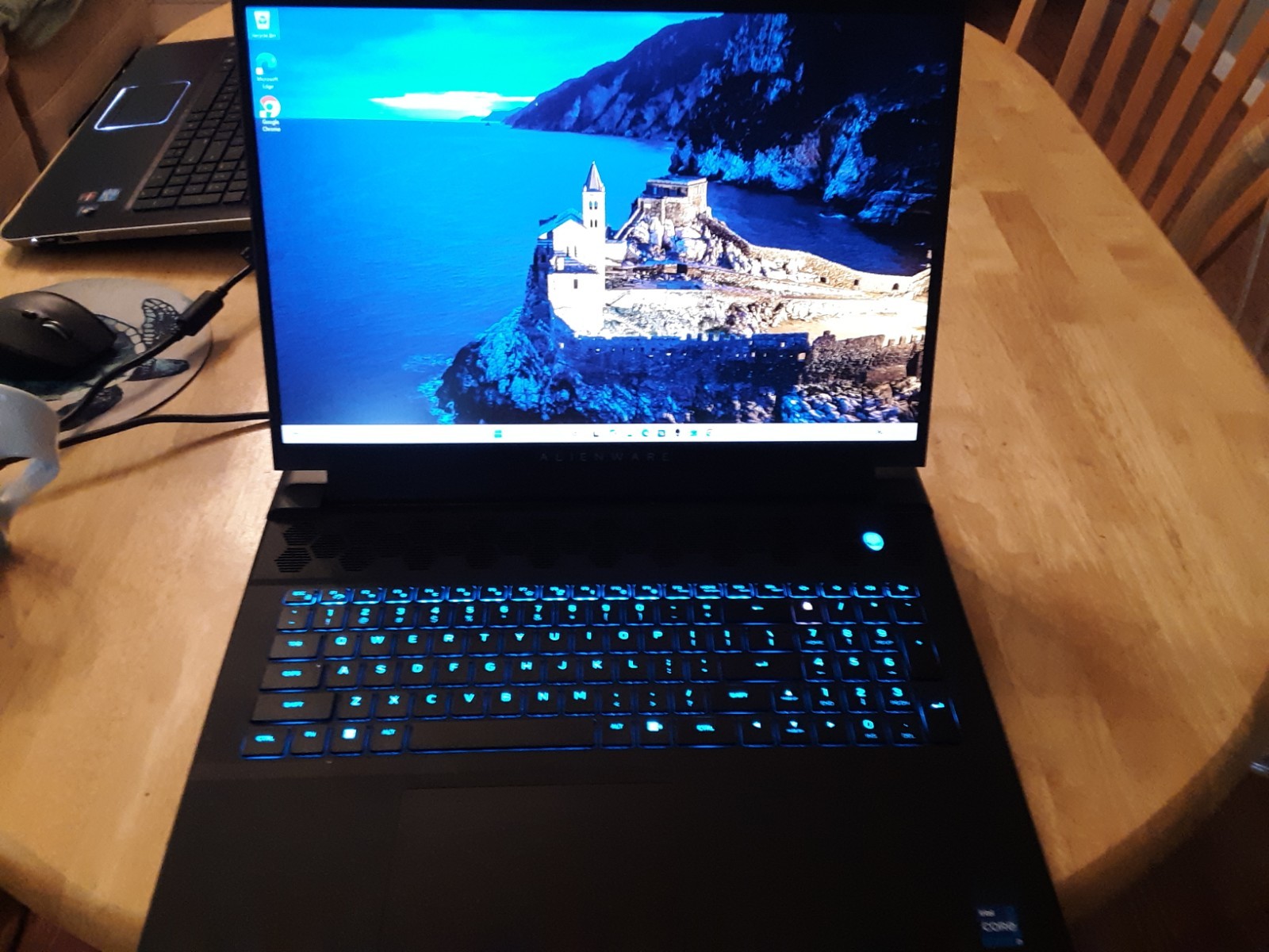 Alienware M18 R2 Gaming Laptop RTX 4070 / i7-14700HX/1TB SSD/16GB RAM