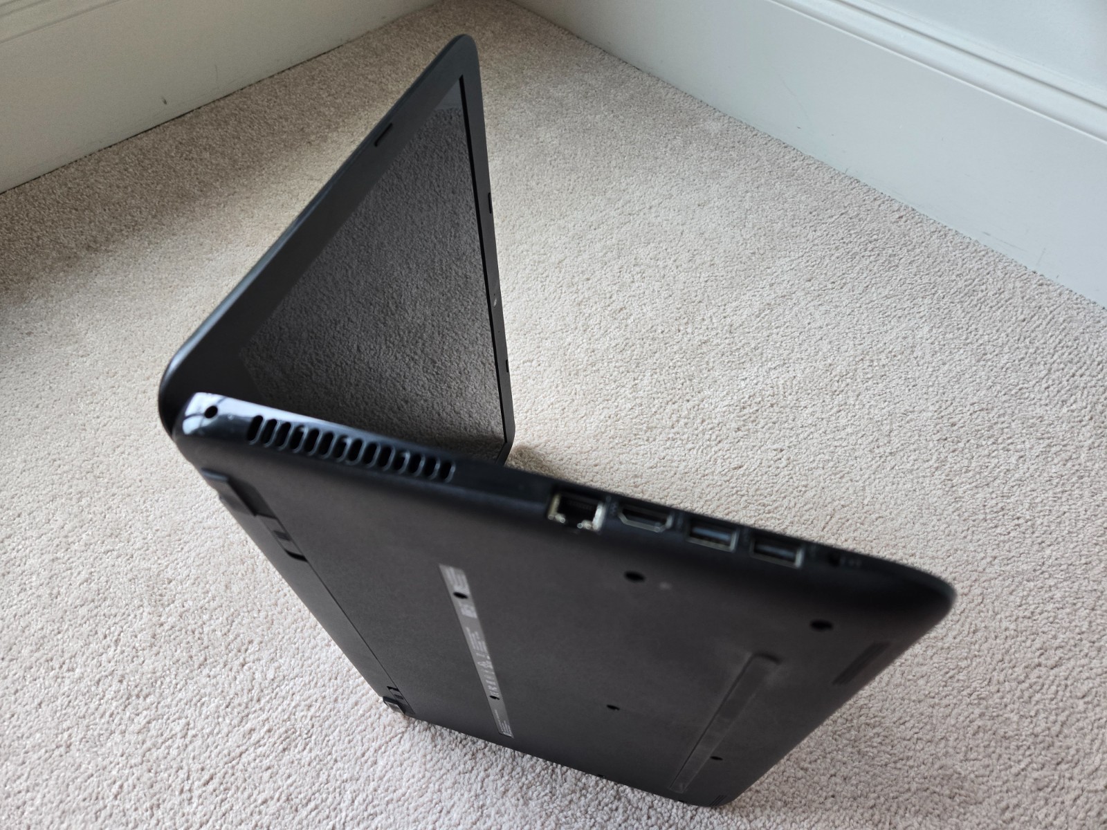 HP Laptop 15-ac121dx 15.6″ Intel i3-5010U 2.10GHz 6GB RAM 1TB HDD WIN 10 HOME