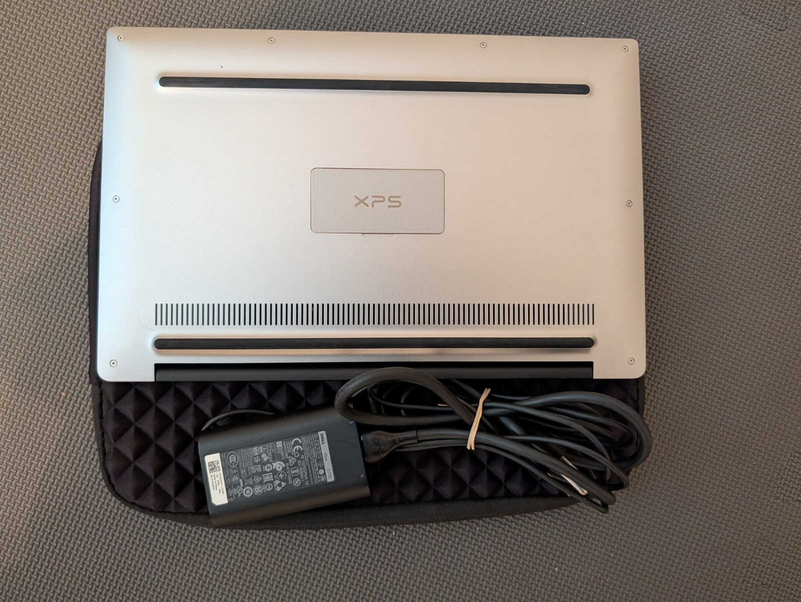 Dell XPS 13 9360 13.3″ FHD i7-7560U 8GB 256GB SSD Win 10 Laptop FP Silver
