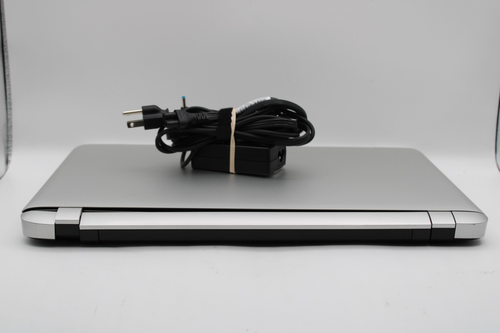 HP Envy 17t-S100 _ i7-7500U @ 2.7 _ 16GB RAM _ 250GB SSD _ No OS
