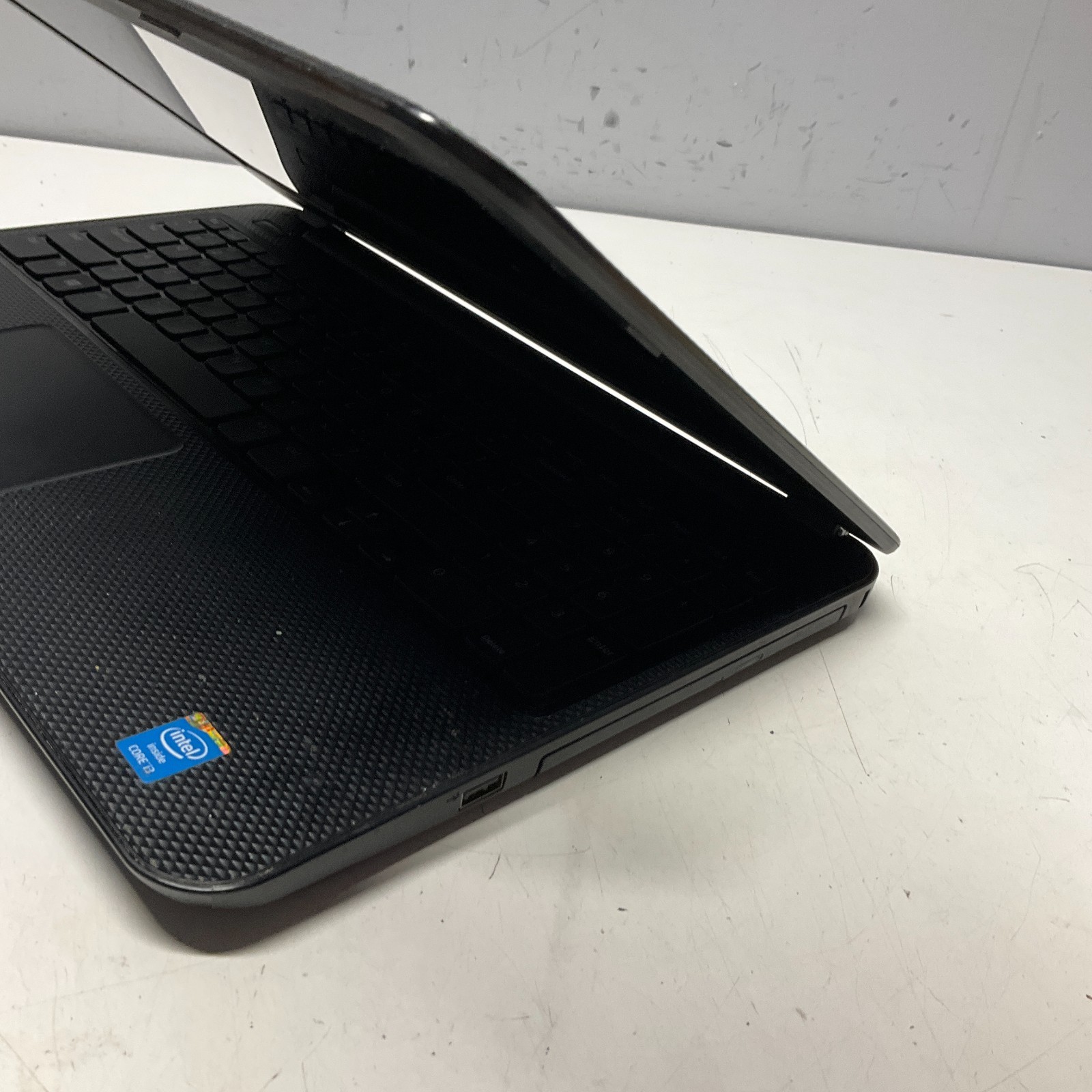 Dell Inspiron 15-3537 15.6″ Intel core I3-4010U 1.7GHz 4GB 500GB HDD Win 10 Pro