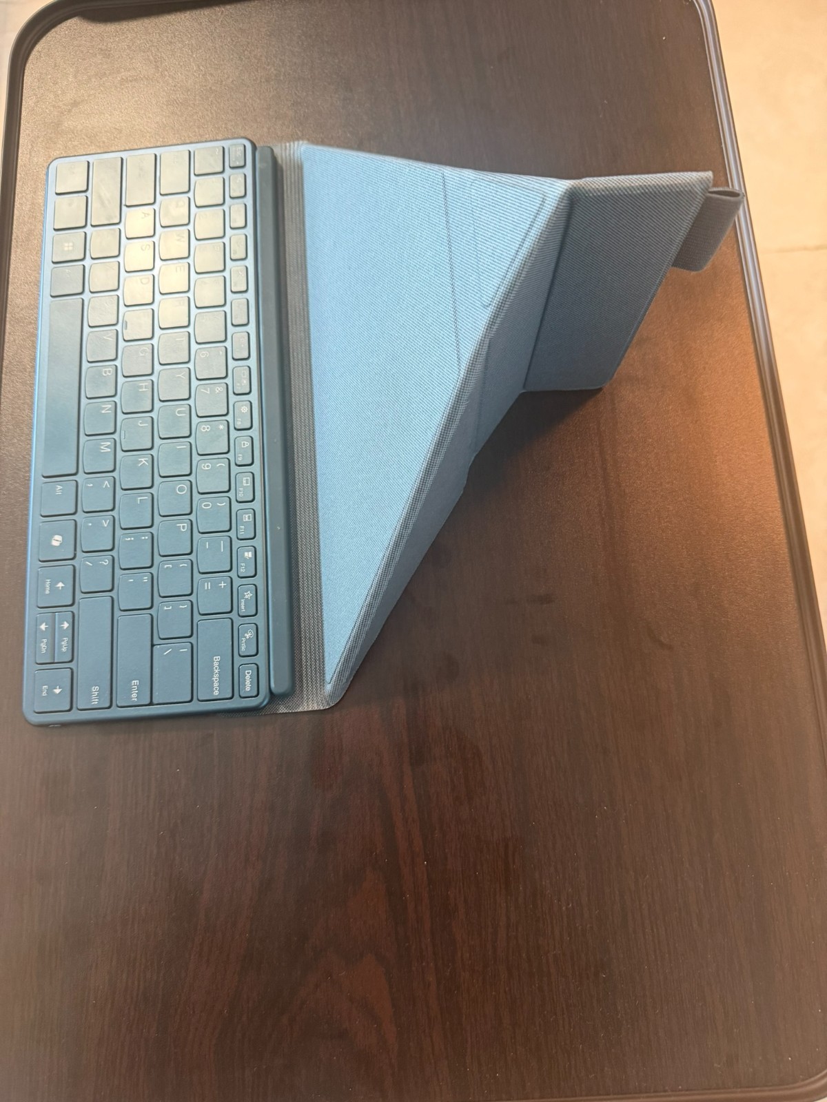 Lenovo – Yoga Book 9i 2-in-1 13.3″ 2.8K Dual Screen OLED Touchscreen Laptop