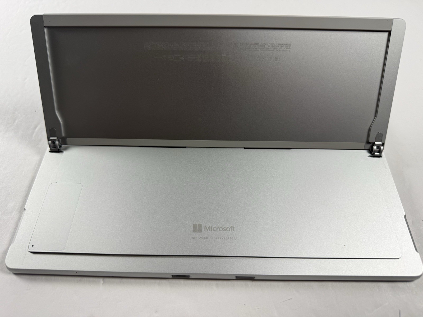 Microsoft Surface Pro 8 (1982) i5-1145G7 – 16GB RAM – 256GB 120Hz – Win 11 Pro