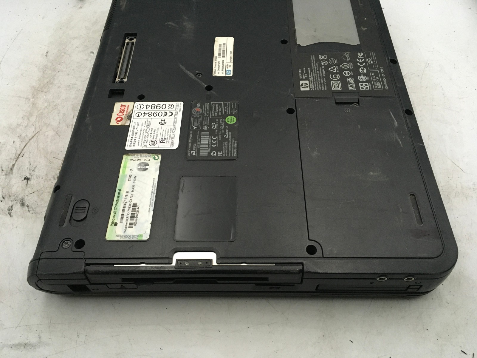 HP COMPAQ NC8000 – FOR PARTS/BAD LCD – Intel Pentium M – 256MB RAM -READ DESC-BB