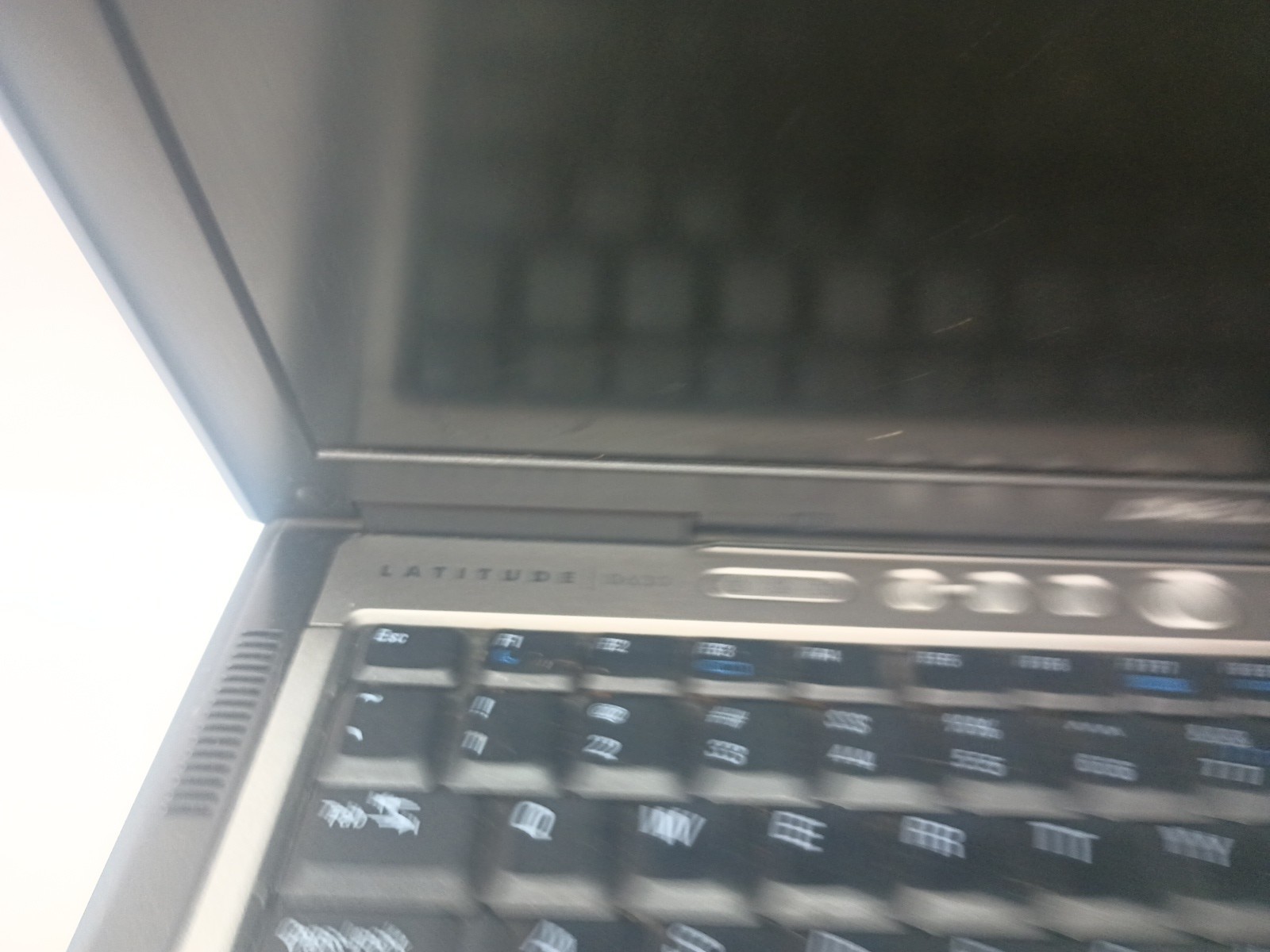 Dell Latitude D630Intel Core2 Duo 2.00 GHz4GB Ram Powers On Screen Not Coming On