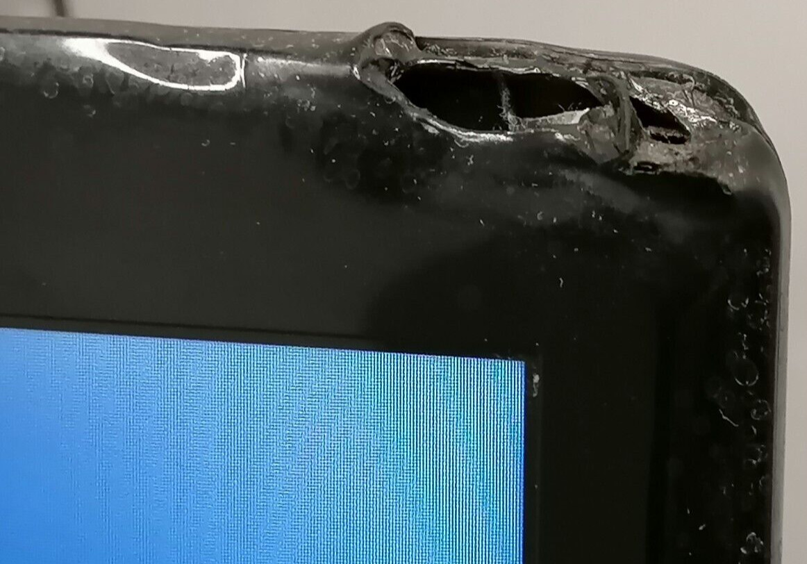 FOR PARTS 15.6″ Dell Inspiron 1564 (i3-330M/4 GB RAM/NO HDD)