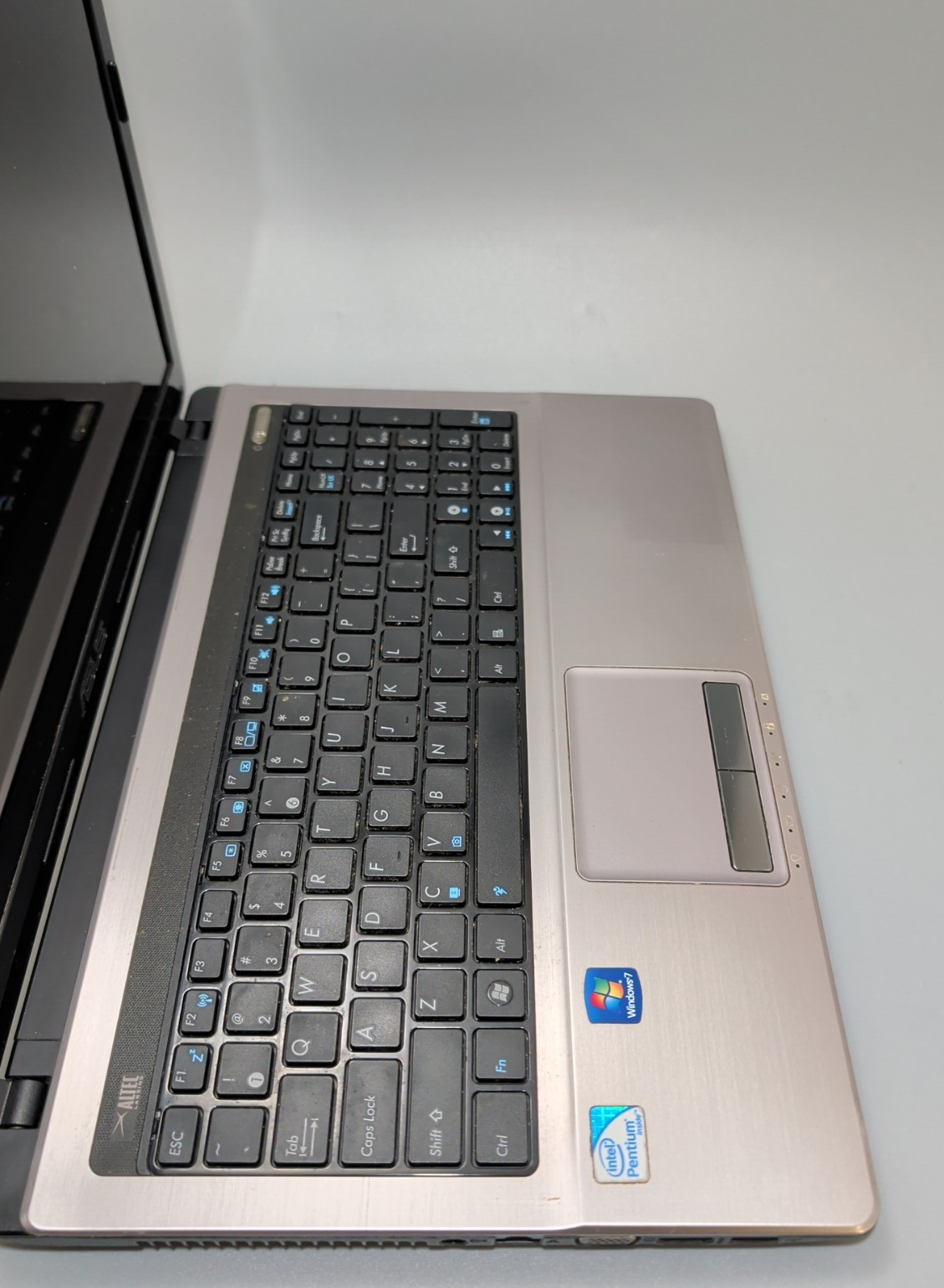 ASUS K53E- PENTIUM B940@2.0Ghz/8GB RAM/160GB SSD/WiFi/Linux Mint