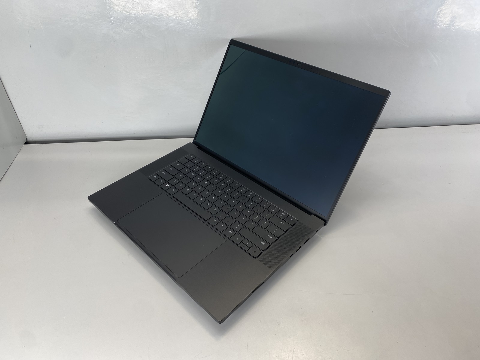 Razer Laptop Blade 16 16″ Intel Core i9-14900HX 2TB RTX 4090- Black