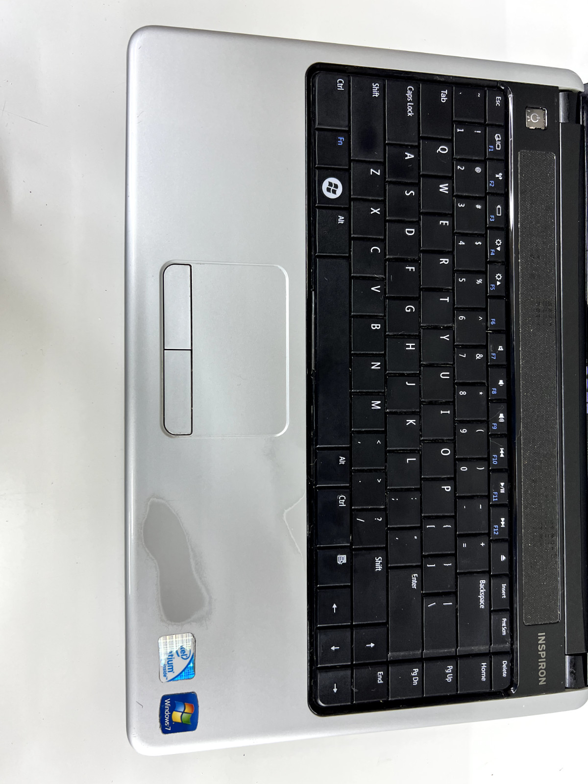Laptop Dell Inspiron 1440 – 4GB RAM – 300GB HDD – Windows 7 Professional