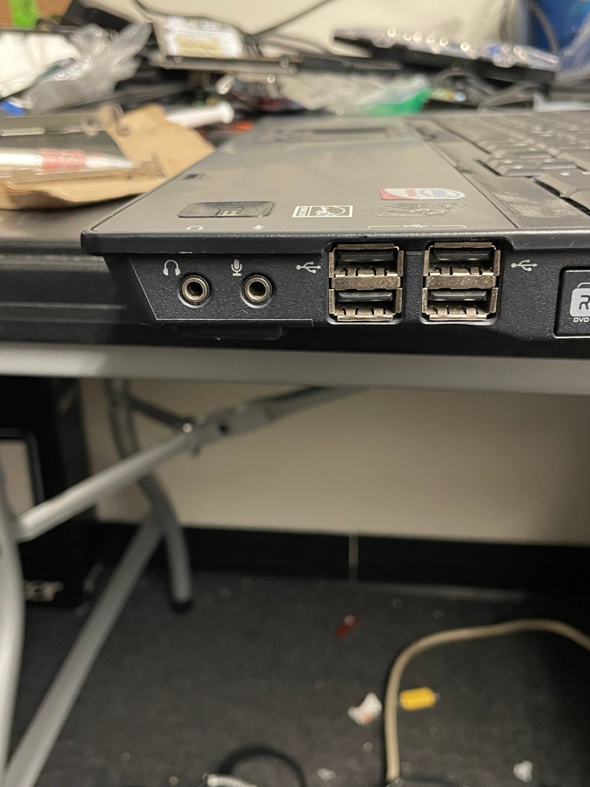 HP Compaq 8710P Core 2 Duo T8100 2100MHz 2 GB 320GB HDD XP Pro WXGA+ Nvidia GPU