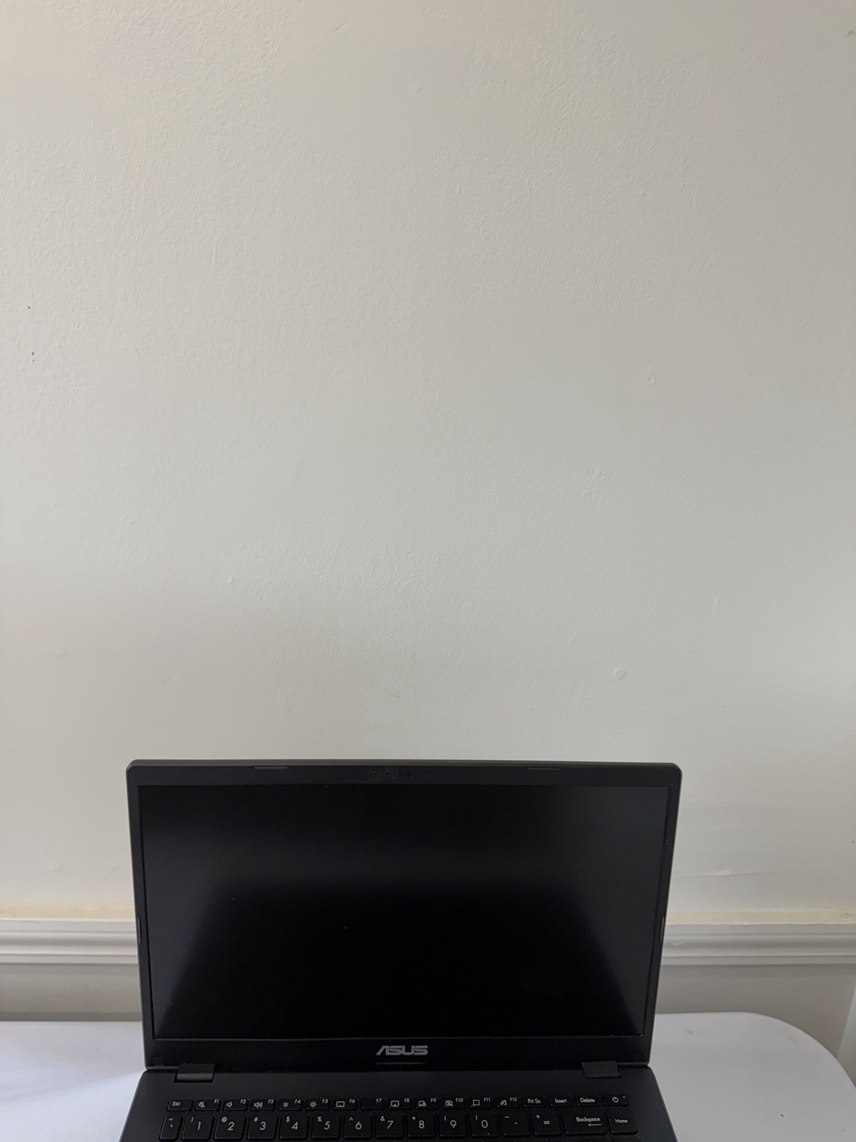 Asus E410M Laptop – Good Screen – Intel Celeron N4020 – RAM 4 GB – Read Des