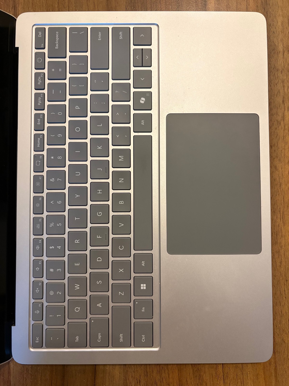 Microsoft Surface Laptop 7th Edition 13.8″ Snapdragon X 3.4GHz 16GB RAM 256 GB