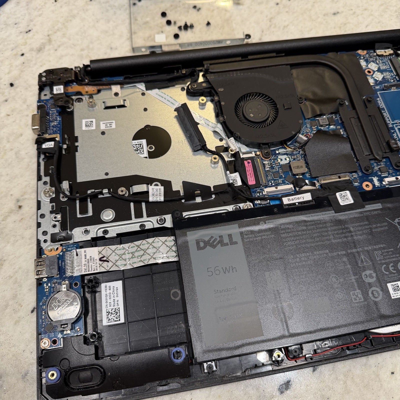 Dell Latitude 3590 i5-8250U 1.6GHz No RAM/No HDD Tested To Bios Cracked Case