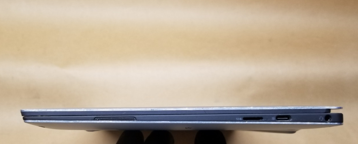 Dell XPS 13 9370 13.3″ FULL HD, i5-8250U 1.8GHz 8GB RAM 128GB M2 WINDOWS 11 PRO