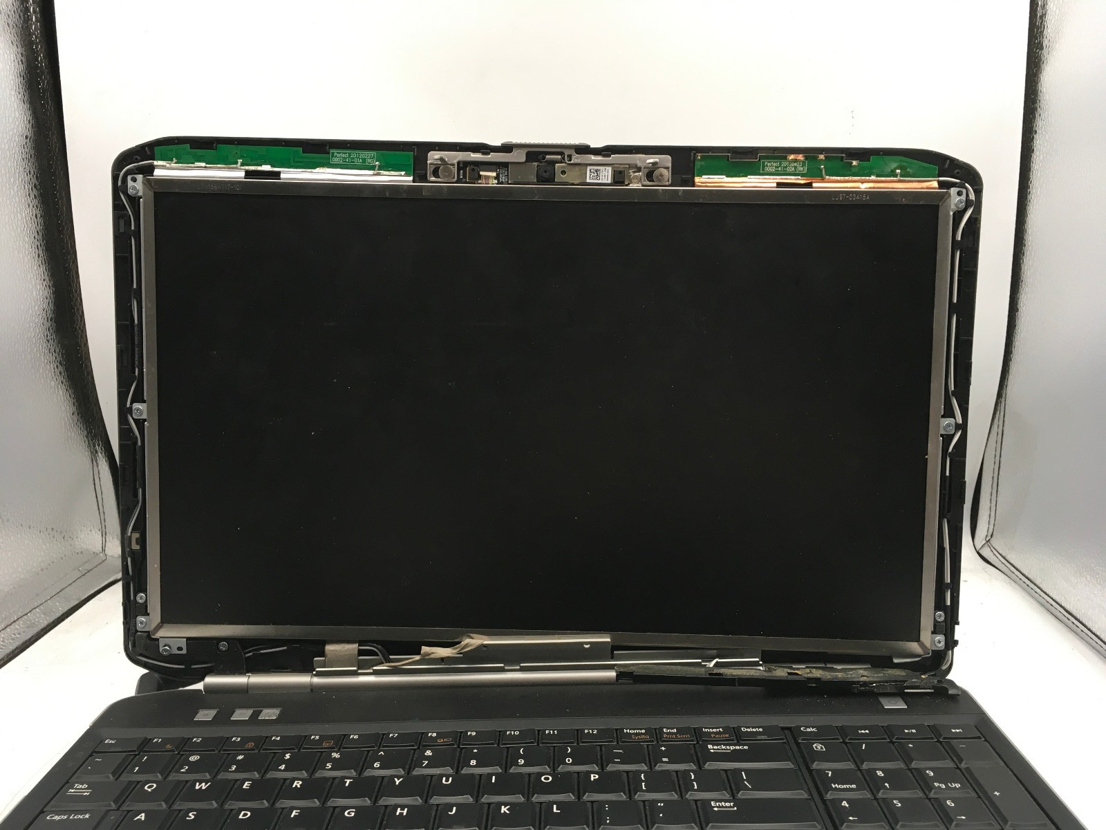 DELL LATITUDE E5520 -FOR PARTS- INTEL CORE I3 5TH GEN – NO RAM -BAD LCD-READ-BB