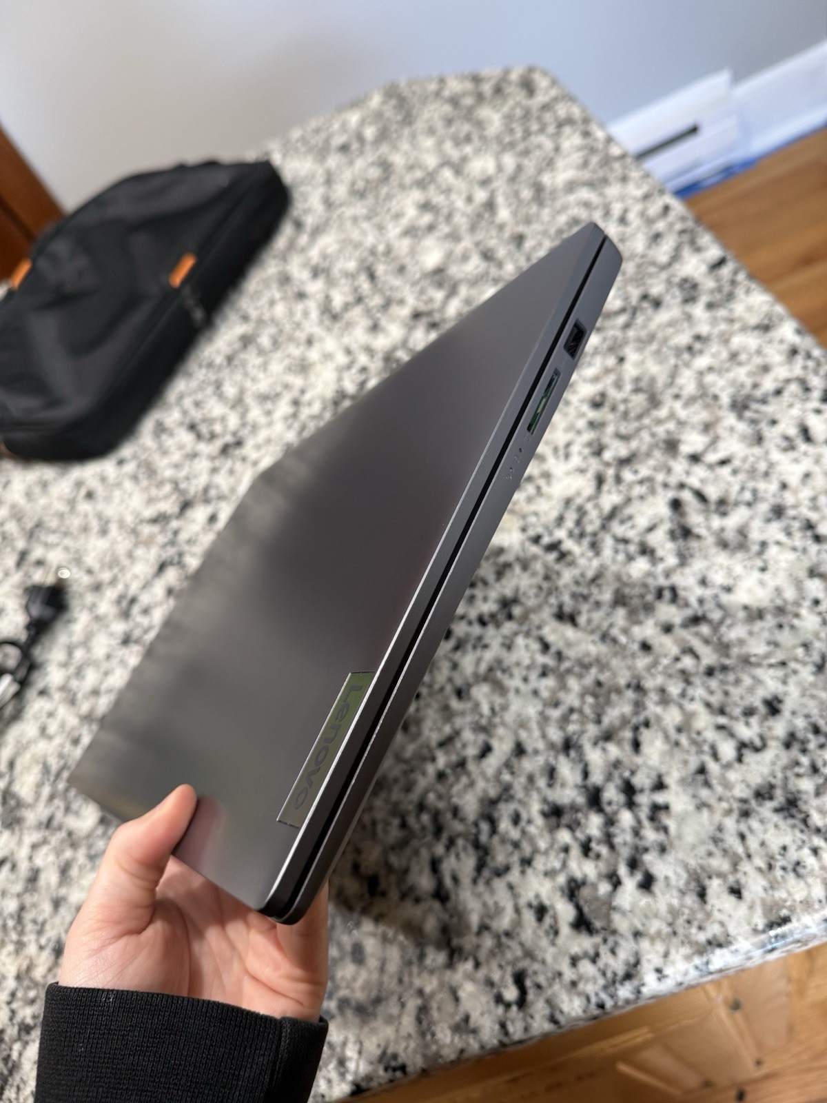 Lenovo IdeaPad Slim 3 15AMN8 15.6″ Ryzen 5 7520U 2.8GHz 8GB RAM 512GB SSD