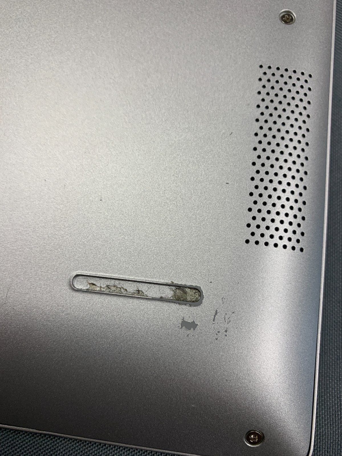 Dell Inspiron 5502 Laptop i3-1115G4 8GB RAM 128 GB NVMe Silver #1015423 NO OS