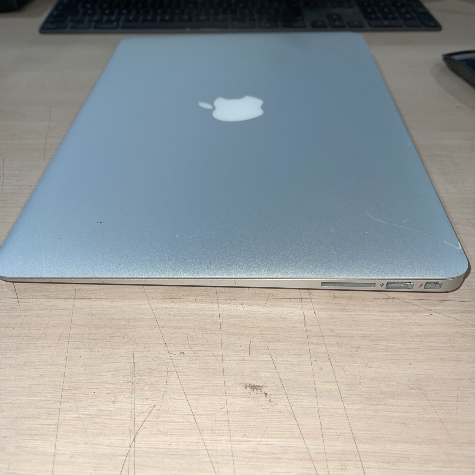 Apple Macbook Air MID 2013 13″ i5-4250U 1.3GHz 4gb RAM NO HD