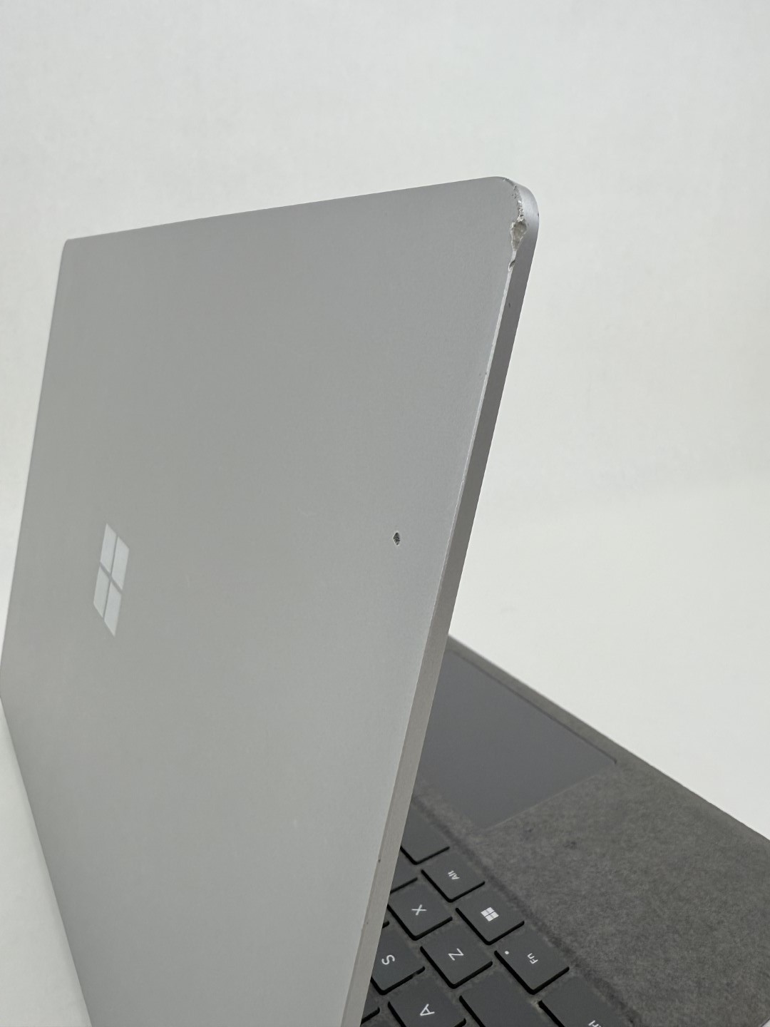 Microsoft Surface Laptop 5 1950 13.5″ 2256×1504 Touch i5-1235U 8GB 256GB W11H