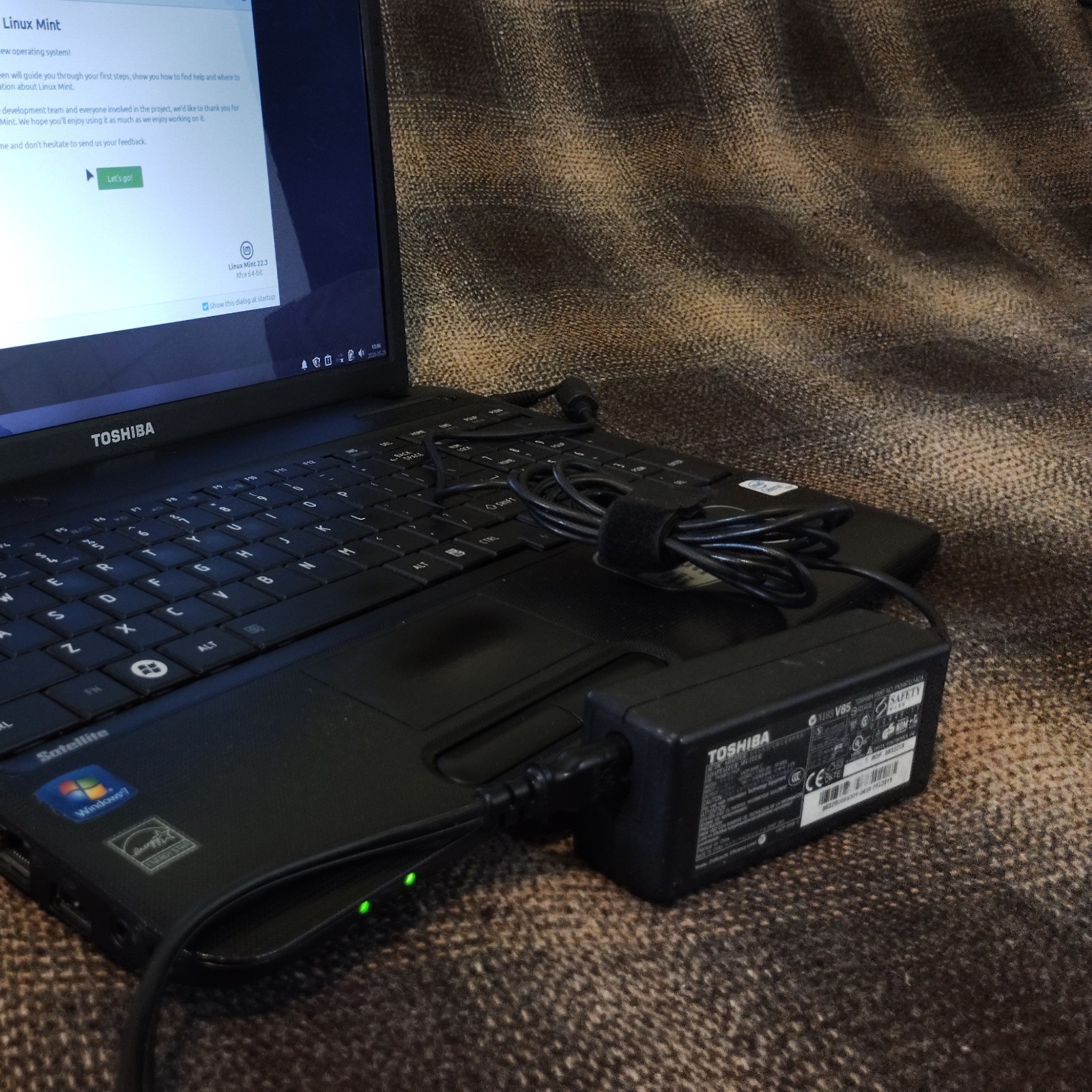 Toshiba Satellite C655-S5082 Intel Celeron 900 4GB RAM 320GB HDD. ur pick Linux!