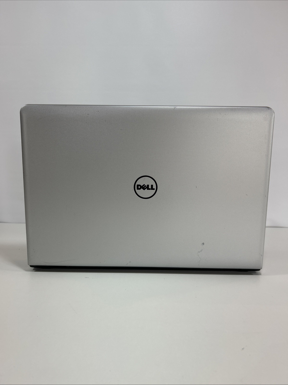 Dell Inspiron 5755 17.3″ AMD A6 7310 AMD Radeon R4 2.0GHz 16GB 256GB SSD Win11P