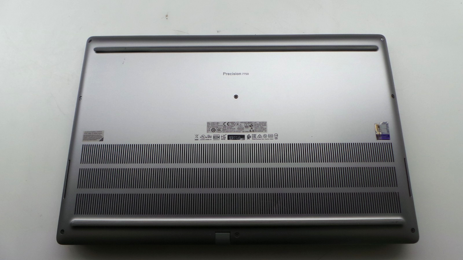 Dell Precision 7750 | 17.3″ | i7-10875H | 72GB 1TB SSD | RTX 3000