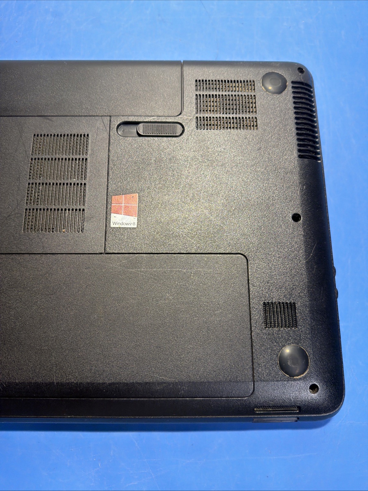 HP 2000-2D19WM Laptop AMD E-300 4GB Ram NO HD/OS (FL)