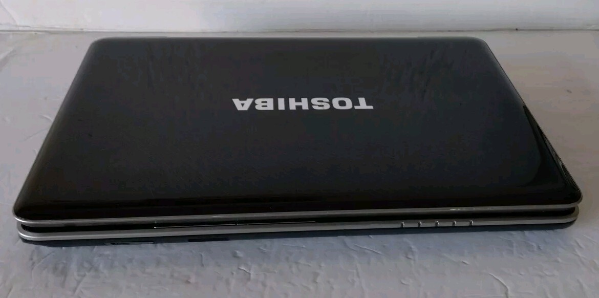 TOSHIBA SATELLITE A505D-S 15.6″ 500GB 8GB AMD Turion X2 Ultra 2.30 GHz Win 7 PRO